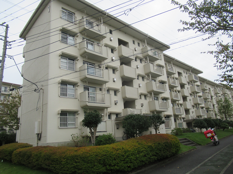 港南台つぐみ団地7号棟